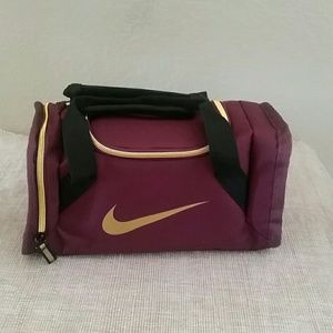 burgundy nike duffel bag